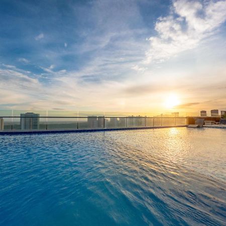 Ghl Collection Barranquilla Hotel Eksteriør billede Infinity pool at the rooftop of the hotel