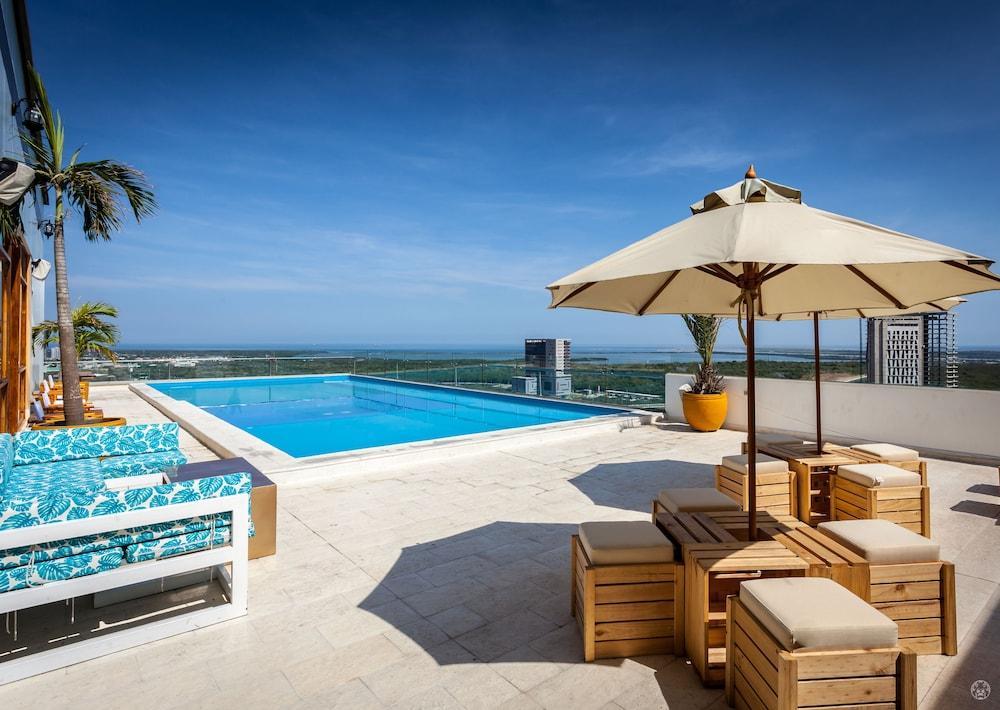 Ghl Collection Barranquilla Hotel Eksteriør billede Rooftop pool at the hotel