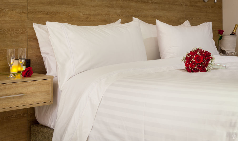 Ghl Collection Barranquilla Hotel Eksteriør billede A bed with white sheets