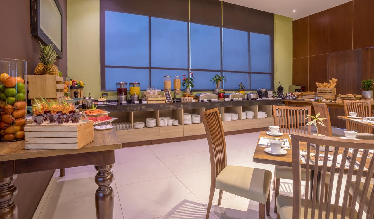 Ghl Collection Barranquilla Hotel Eksteriør billede The Club Lounge at the airport