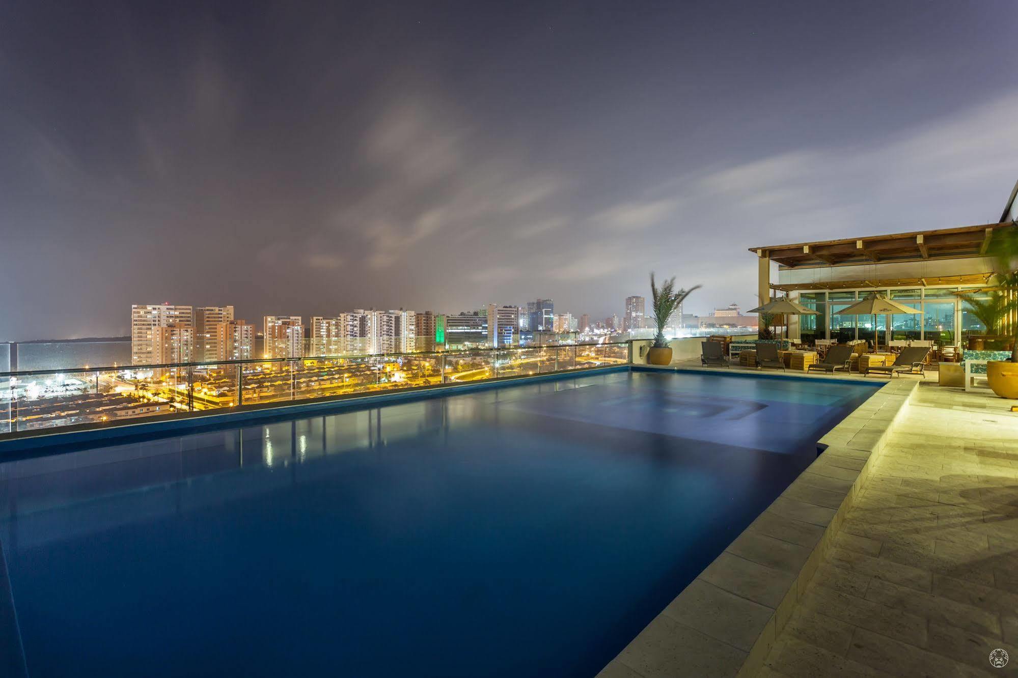Ghl Collection Barranquilla Hotel Eksteriør billede View from the rooftop pool